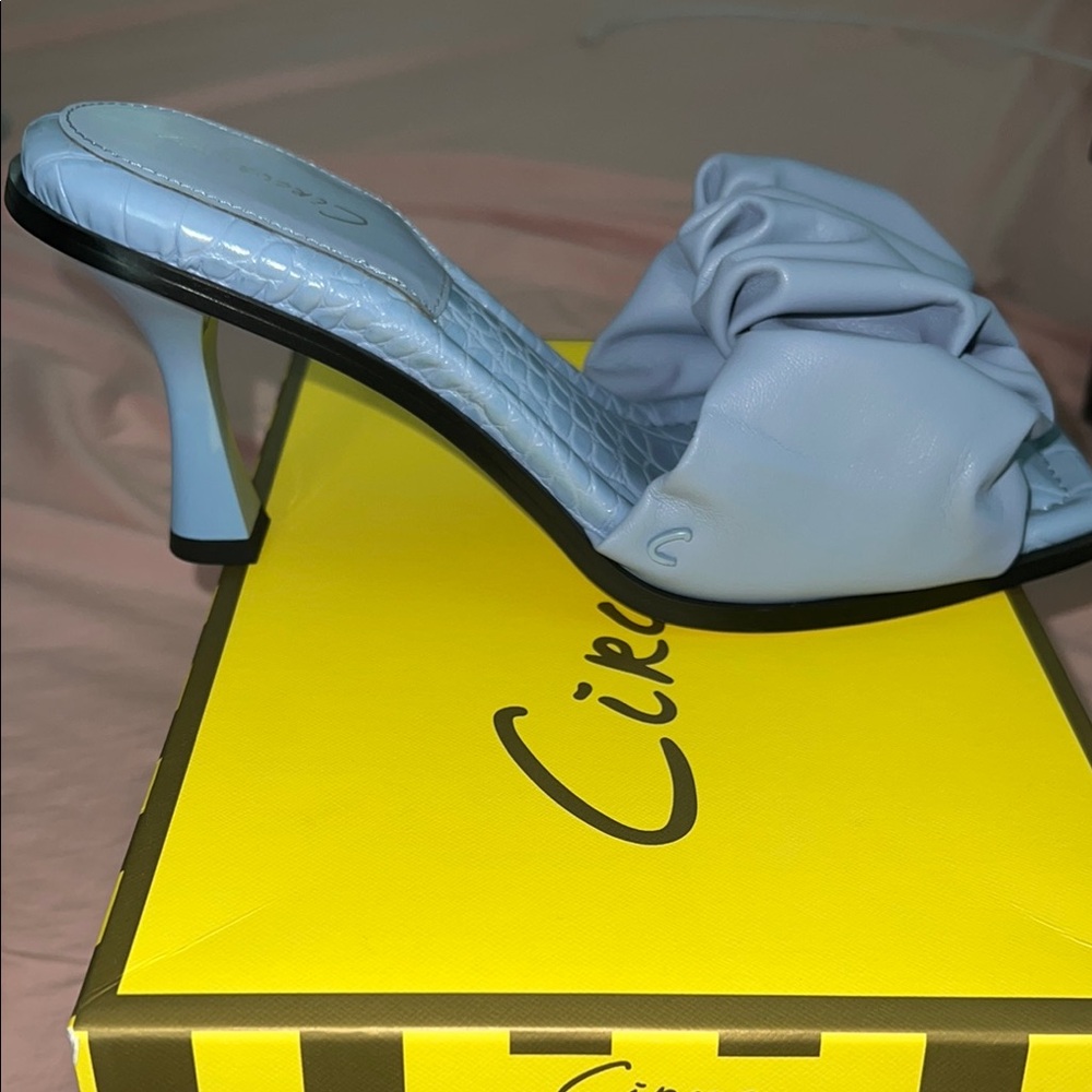 Women's Blue heels - Picture 3 of 7